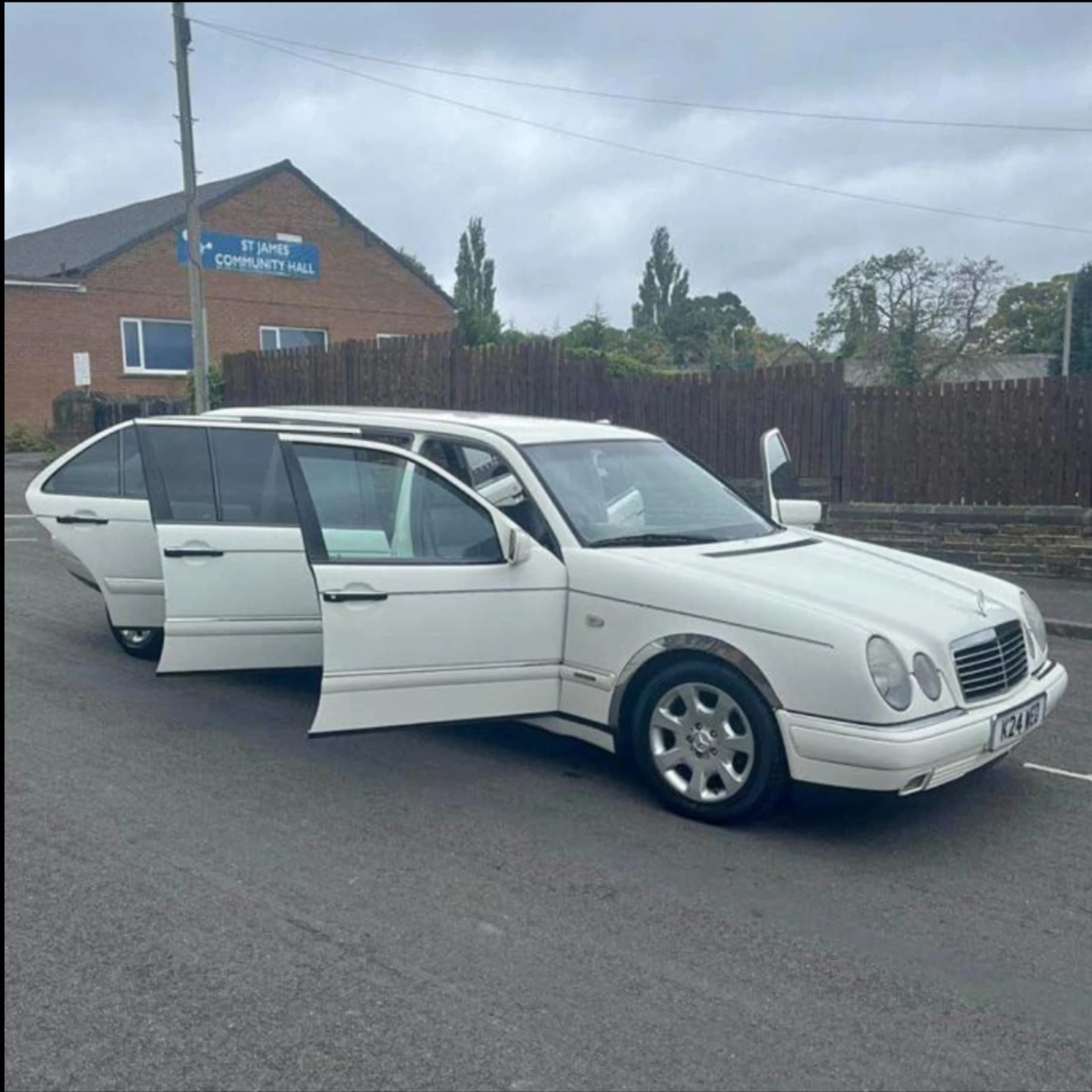 Mercedes Limousine (7 passengers)
